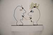 Talking Heads – Kabel, Holz, Acryl